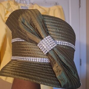 Elegant Green Women's Hat with Silver Accents